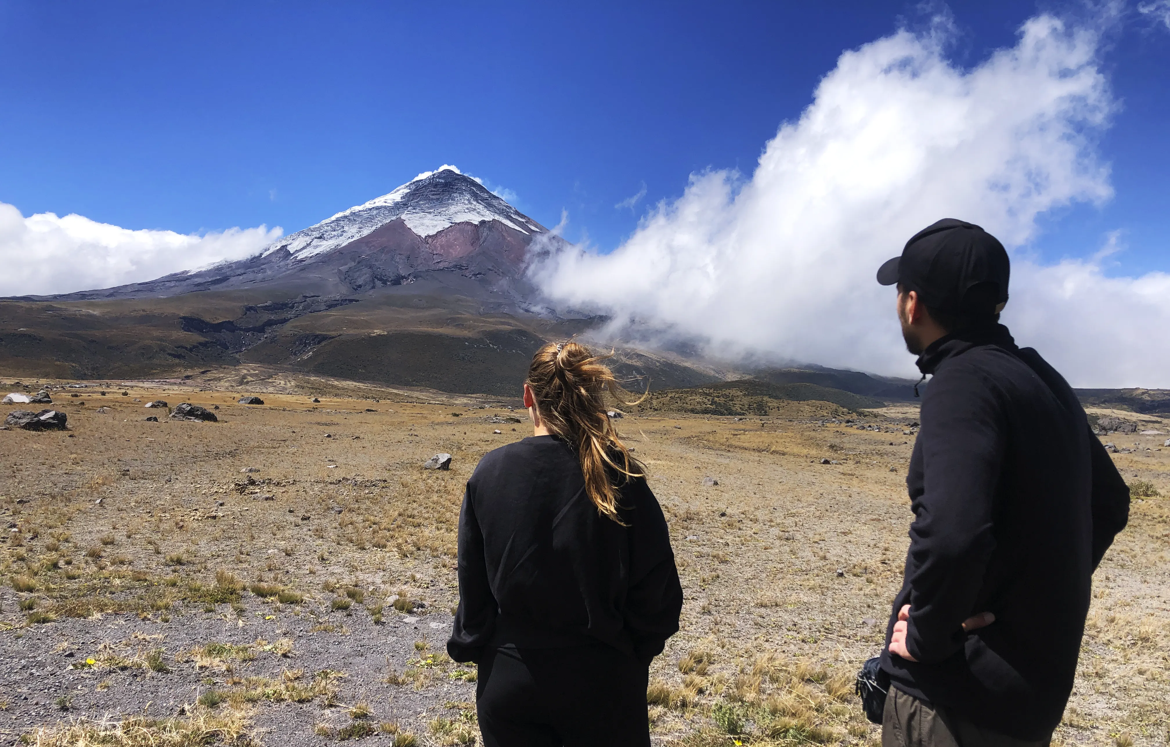 Volcán Cotopaxi al amanecer
